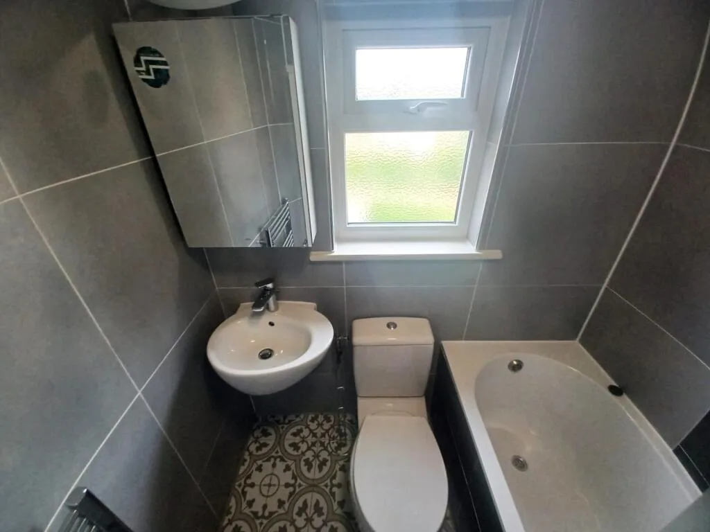 3 bedroom semi-detached house for rent