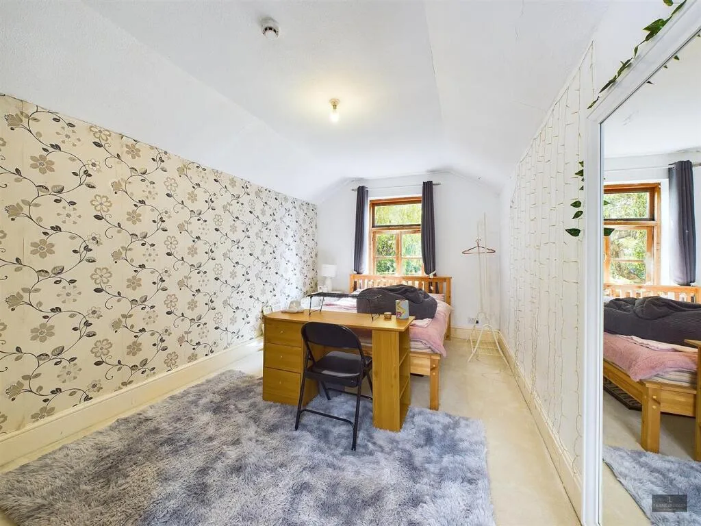 6 bedroom house for rent