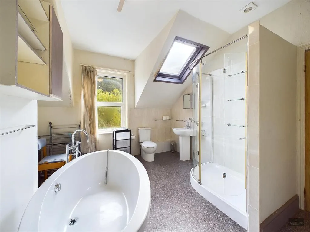 6 bedroom house for rent