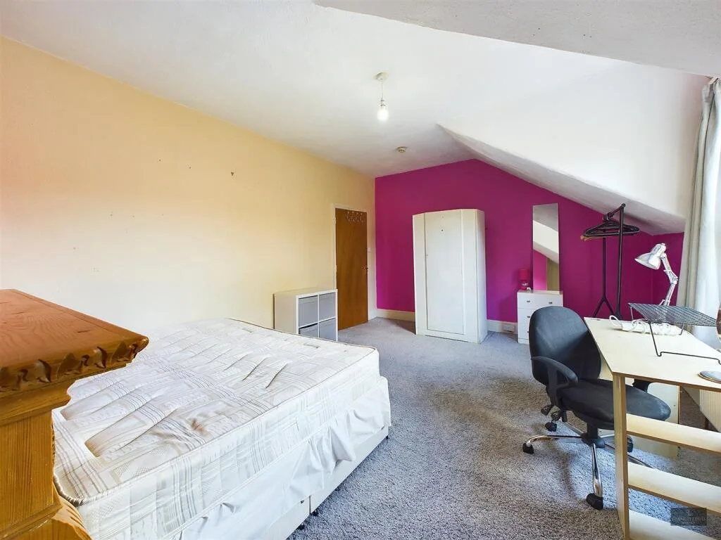 6 bedroom house for rent