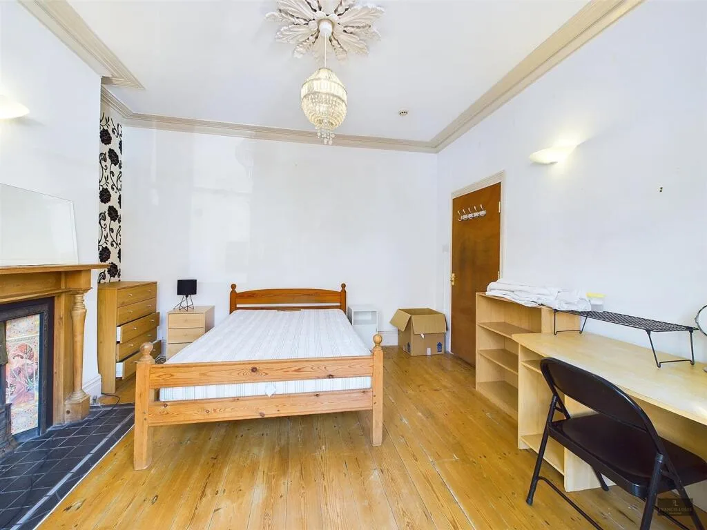 6 bedroom house for rent