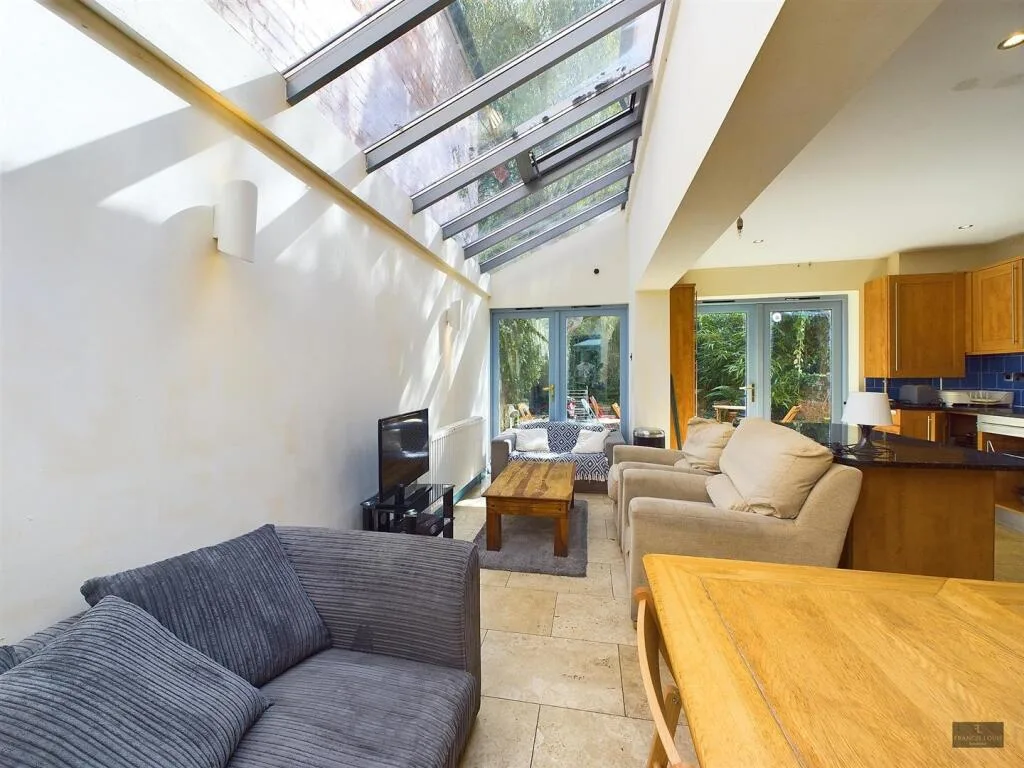6 bedroom house for rent