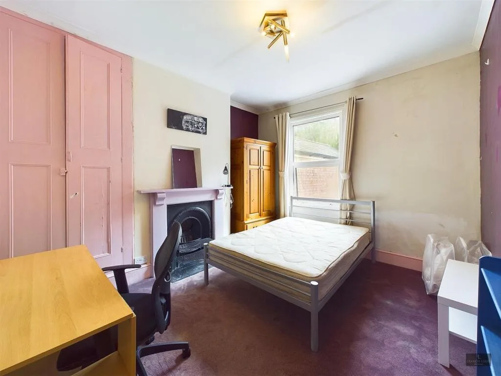 6 bedroom house for rent