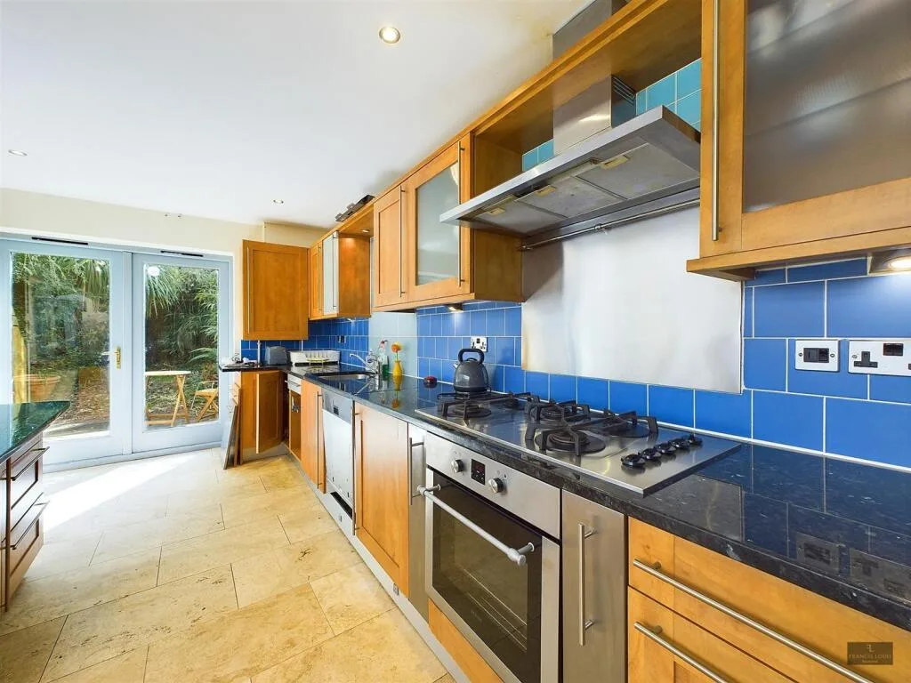 6 bedroom house for rent