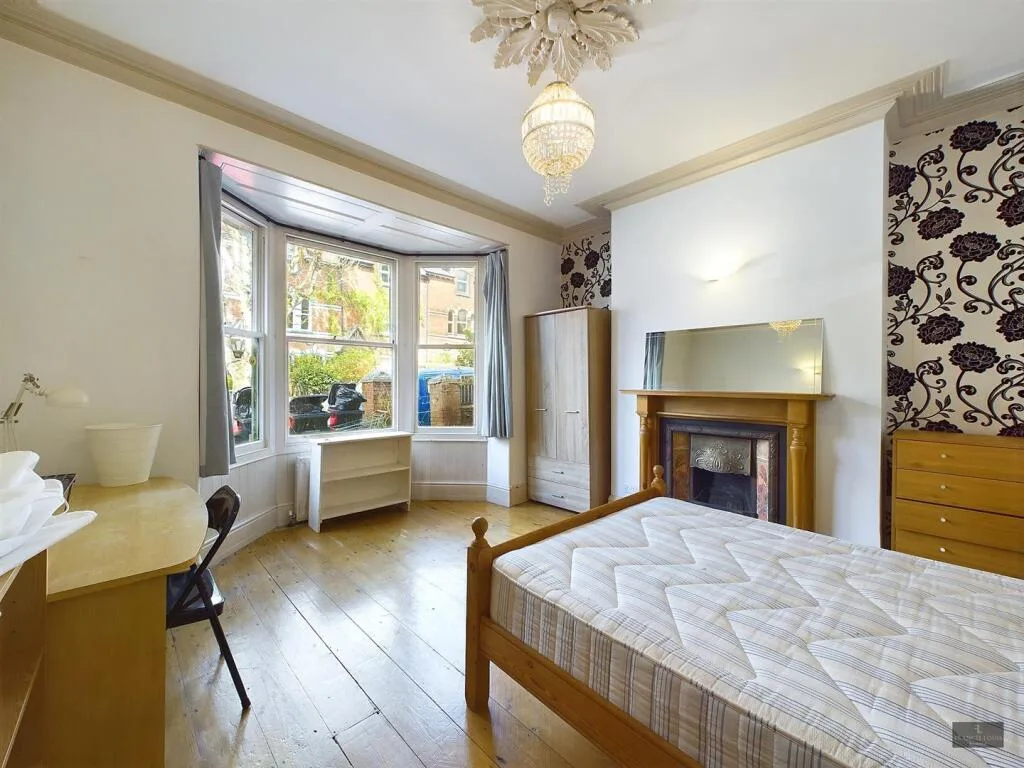 6 bedroom house for rent