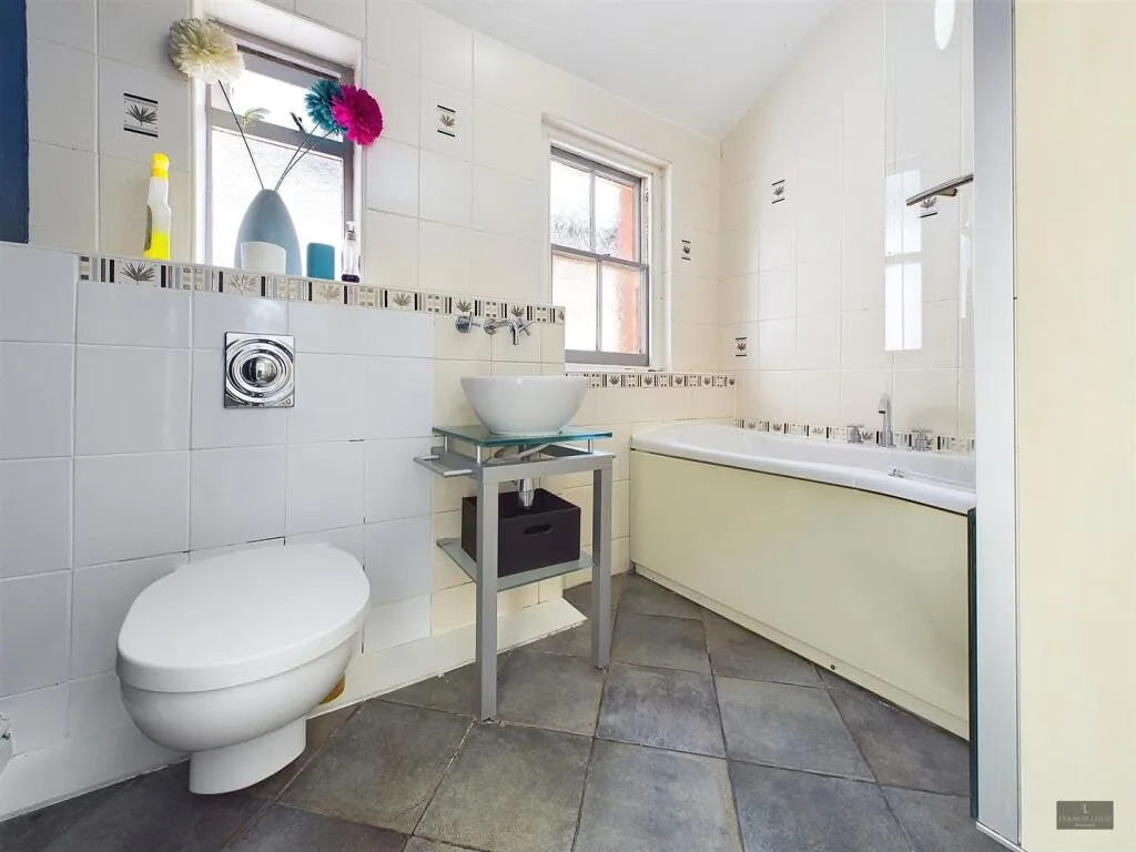 6 bedroom house for rent