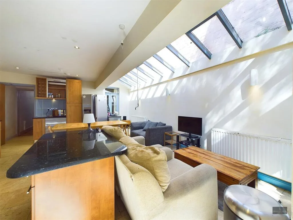 6 bedroom house for rent
