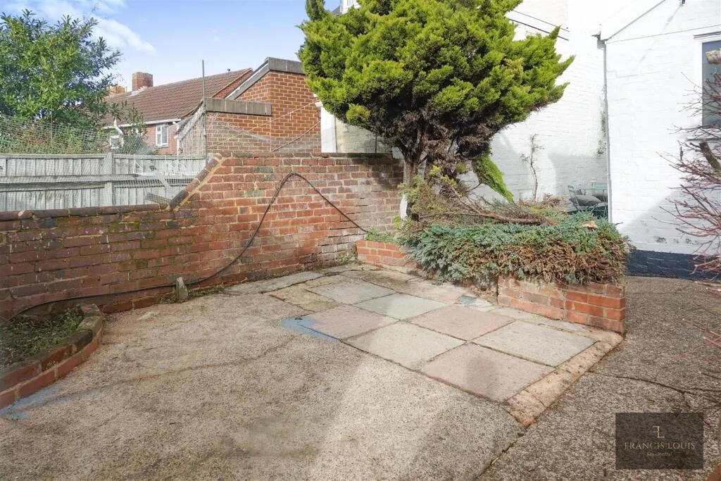 5 bedroom terraced house for rent
