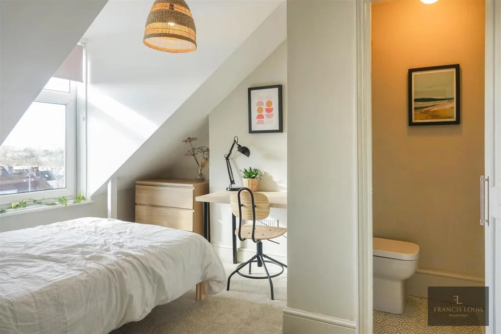 5 bedroom terraced house for rent