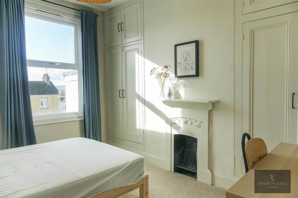 5 bedroom terraced house for rent