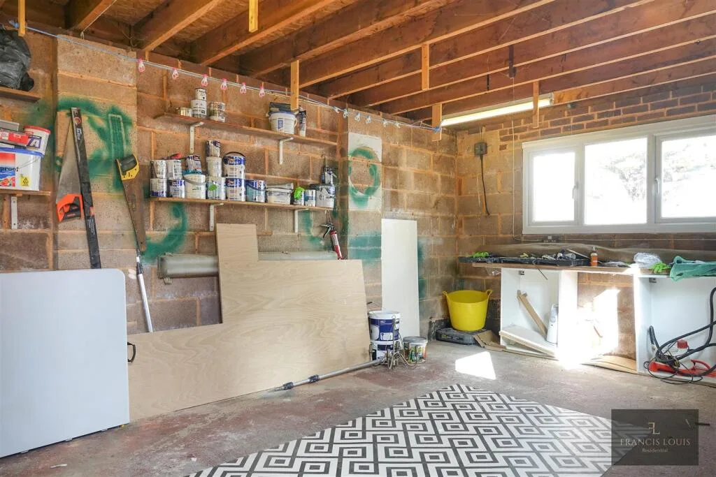 5 bedroom terraced house for rent