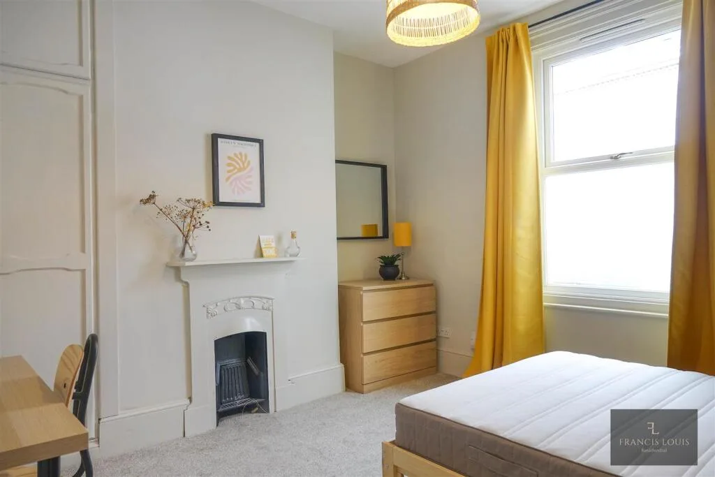 5 bedroom terraced house for rent