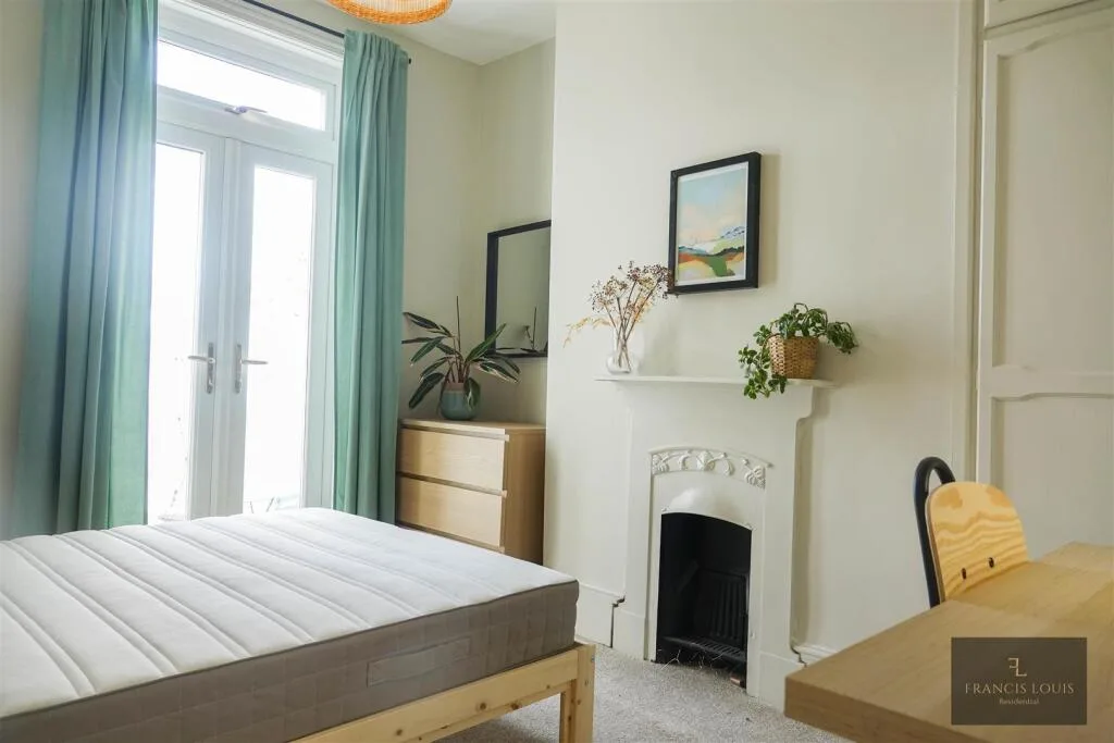 5 bedroom terraced house for rent