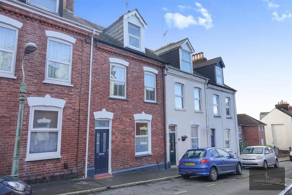 5 bedroom terraced house for rent