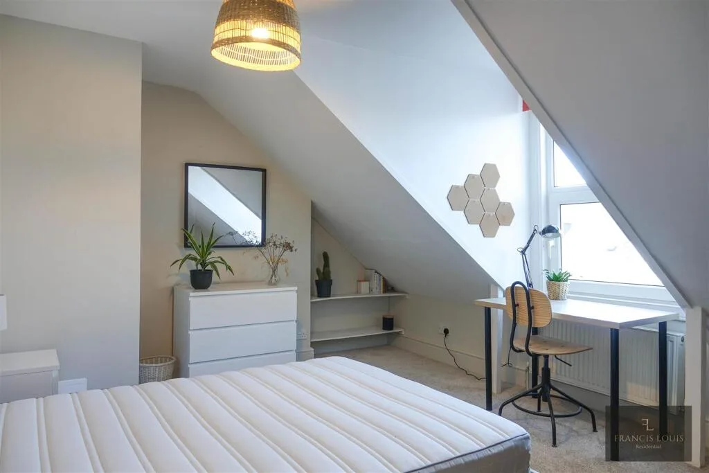 5 bedroom terraced house for rent
