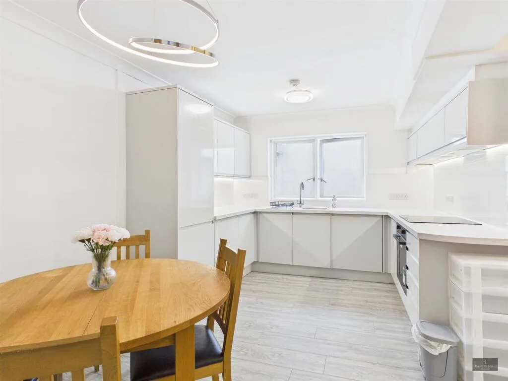 3 bedroom flat for rent