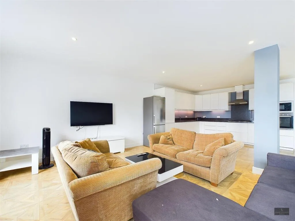 4 bedroom flat for rent