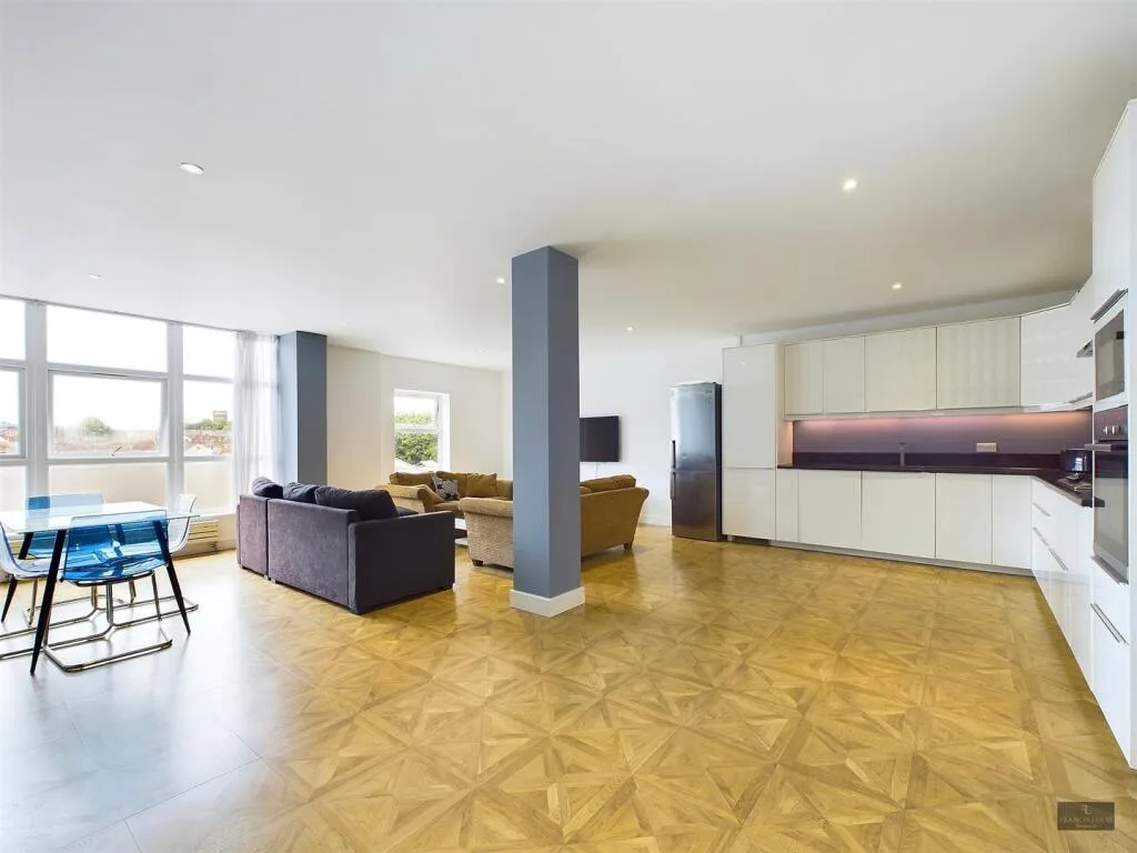 4 bedroom flat for rent