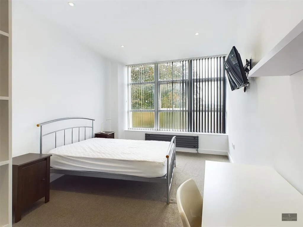 4 bedroom flat for rent