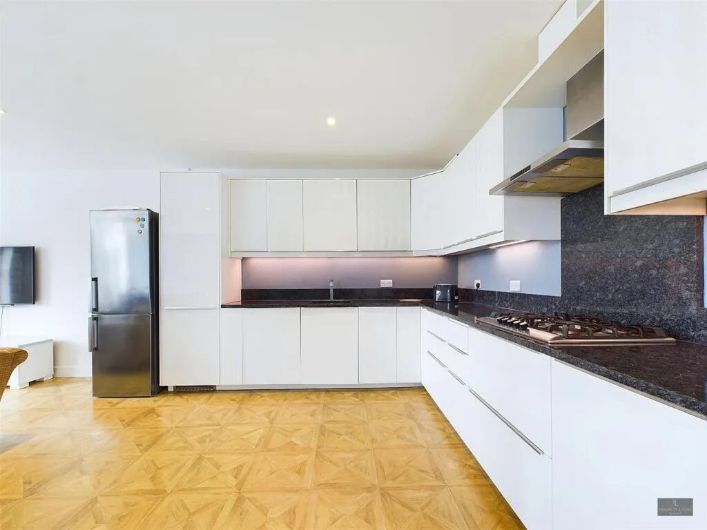 4 bedroom flat for rent