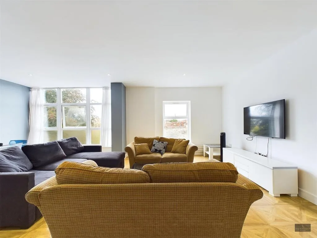 4 bedroom flat for rent