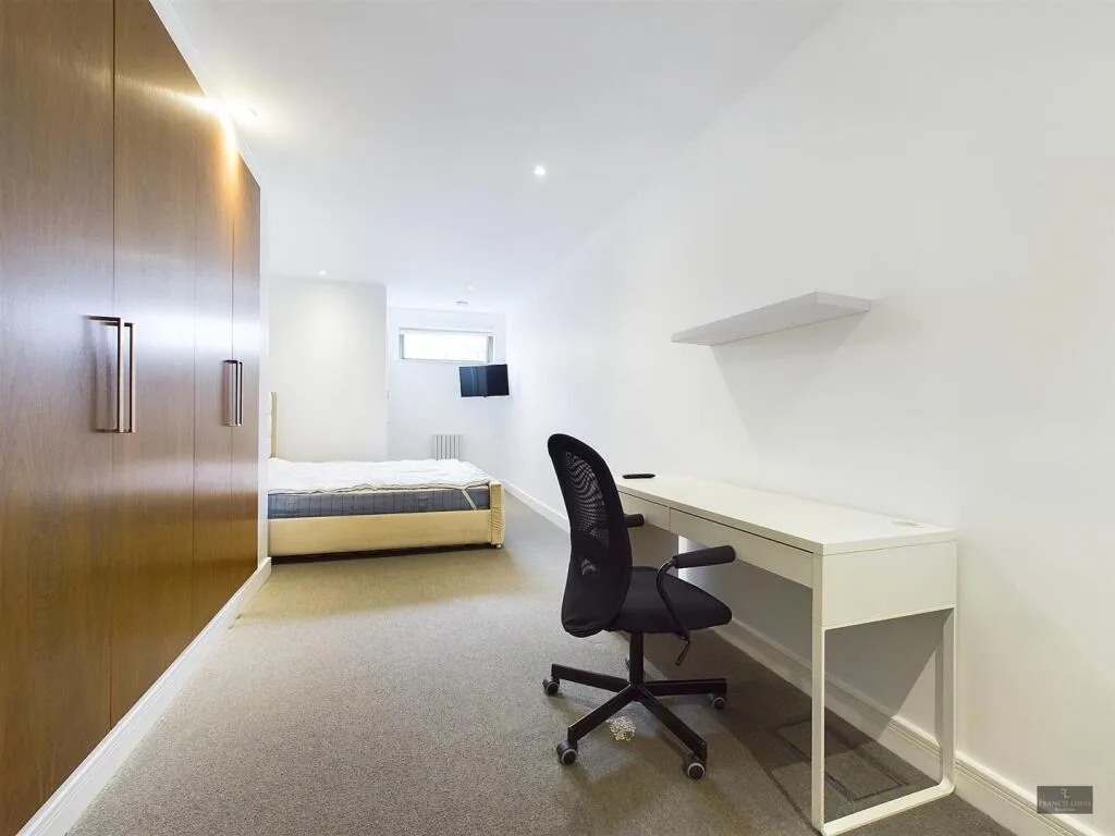4 bedroom flat for rent
