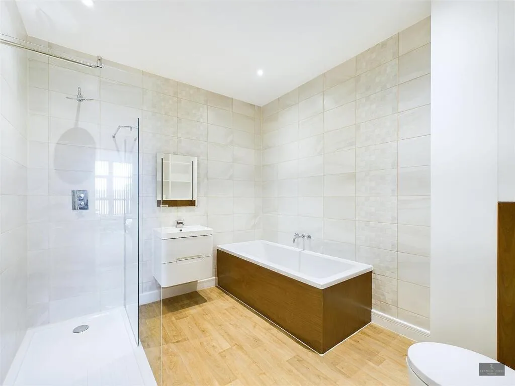4 bedroom flat for rent