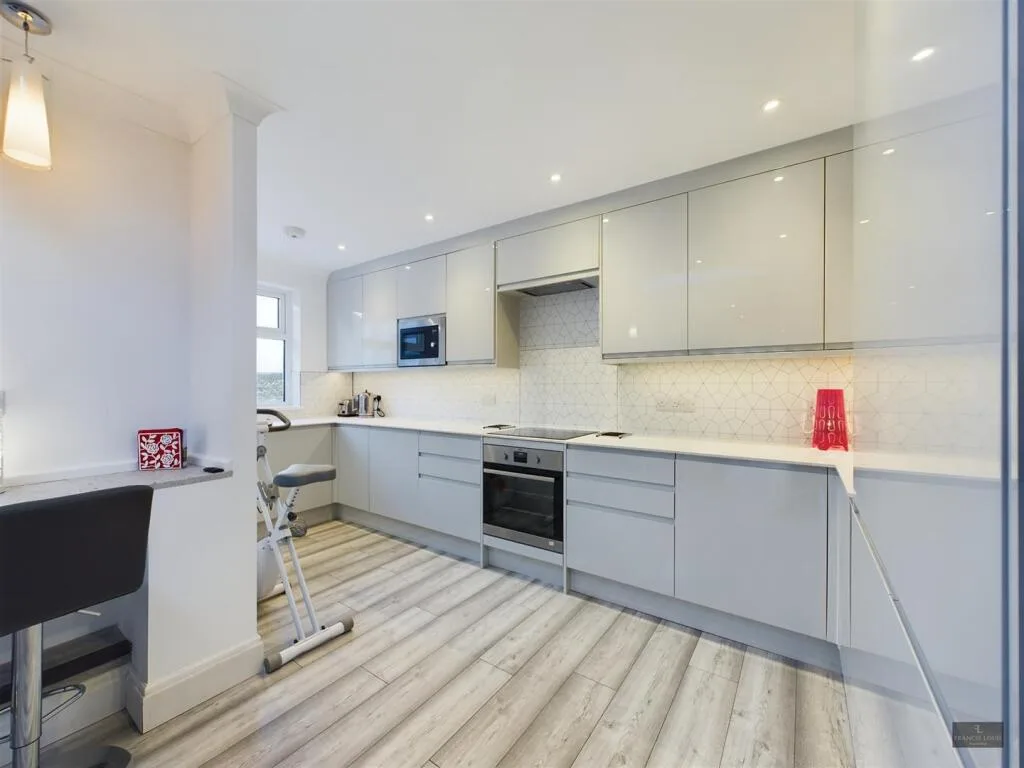 3 bedroom flat for rent