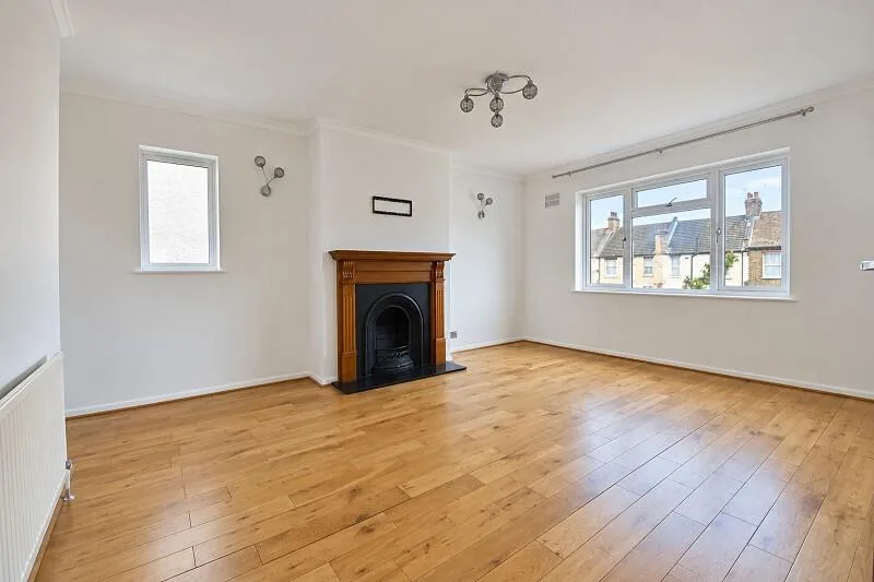 2 bedroom maisonette for rent