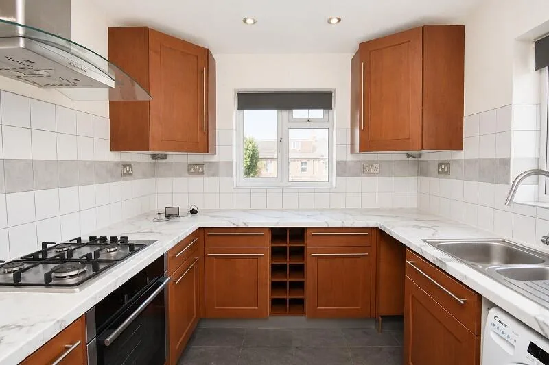 2 bedroom maisonette for rent