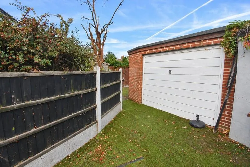 2 bedroom maisonette for rent