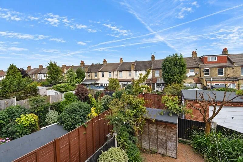 2 bedroom maisonette for rent