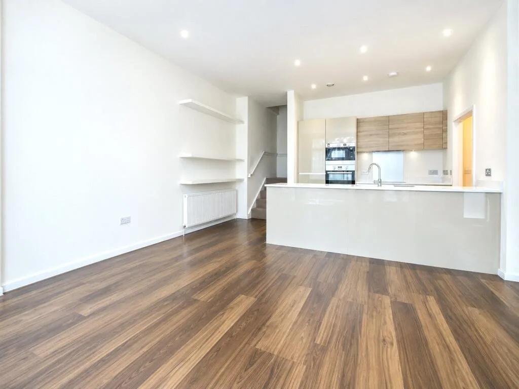 3 bedroom maisonette for rent