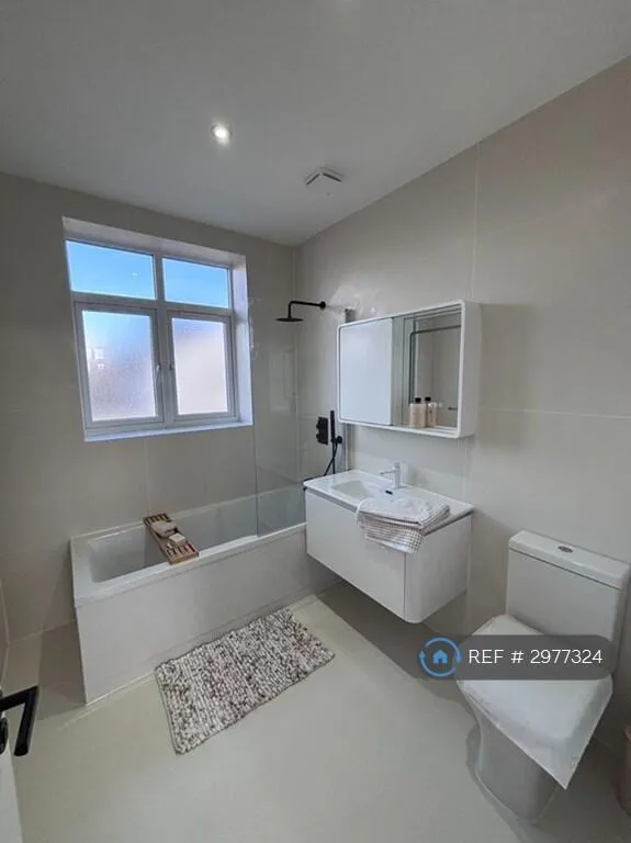 2 bedroom maisonette for rent
