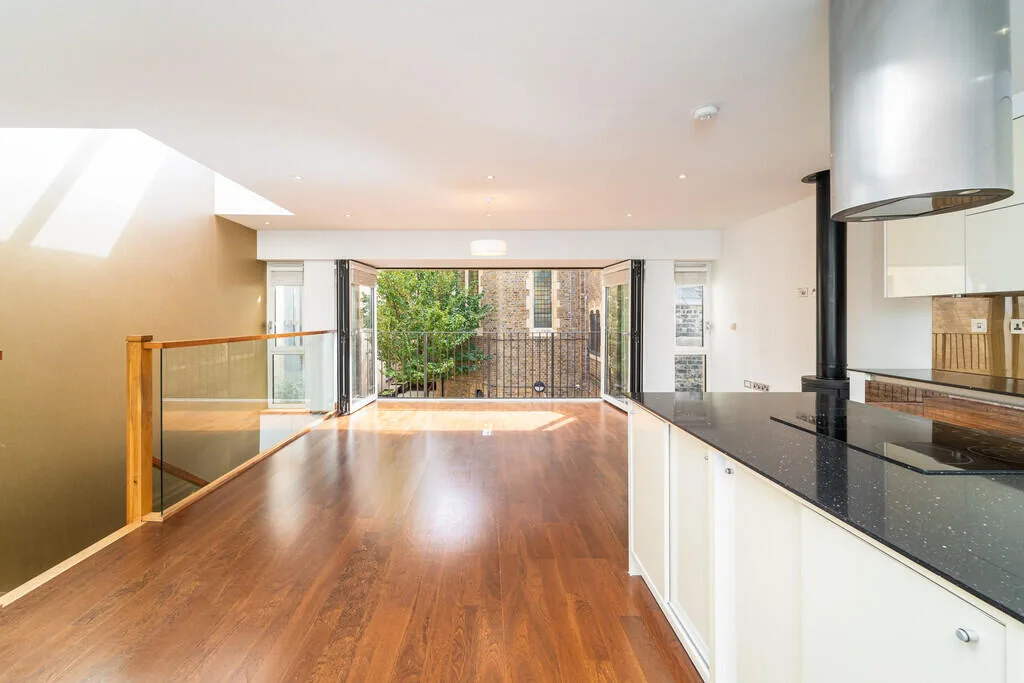 4 bedroom mews property for rent