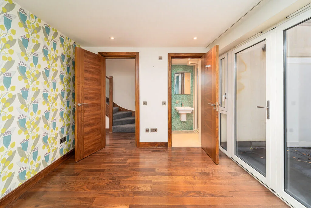 4 bedroom mews property for rent