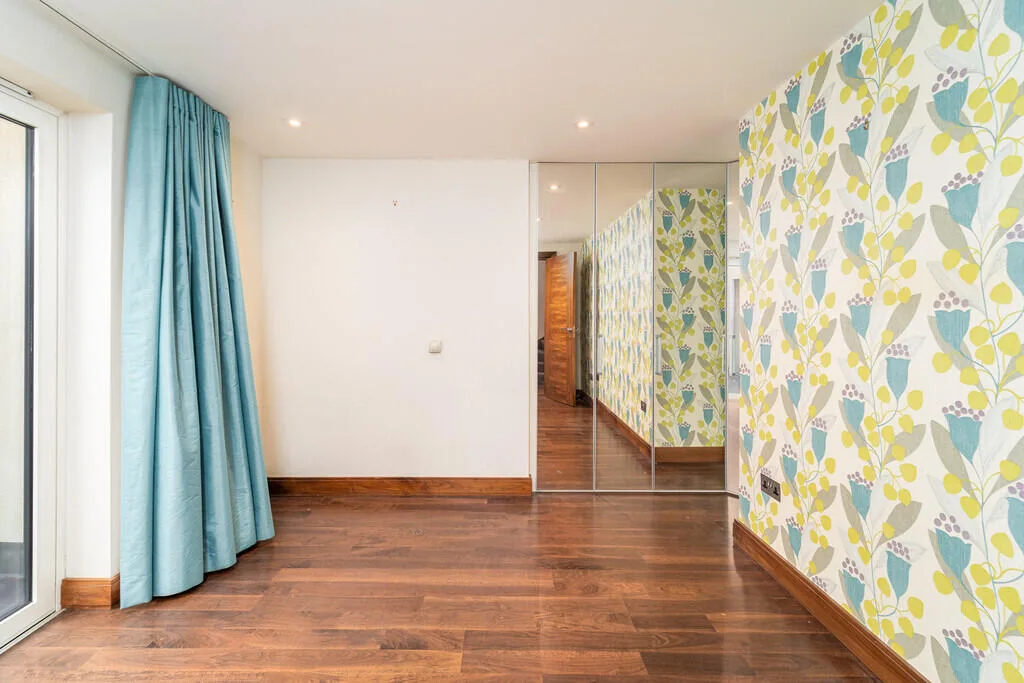 4 bedroom mews property for rent
