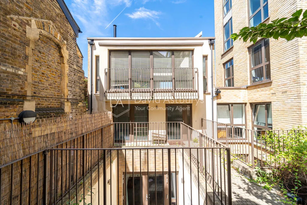 4 bedroom mews property for rent