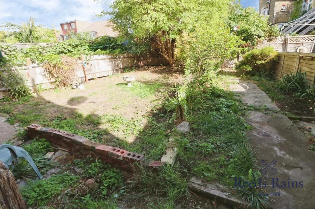 2 bedroom maisonette for rent