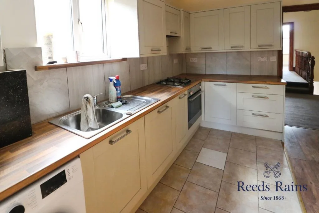 2 bedroom maisonette for rent