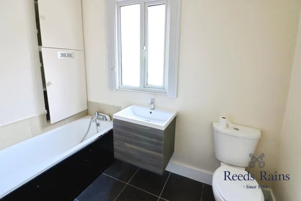 2 bedroom maisonette for rent