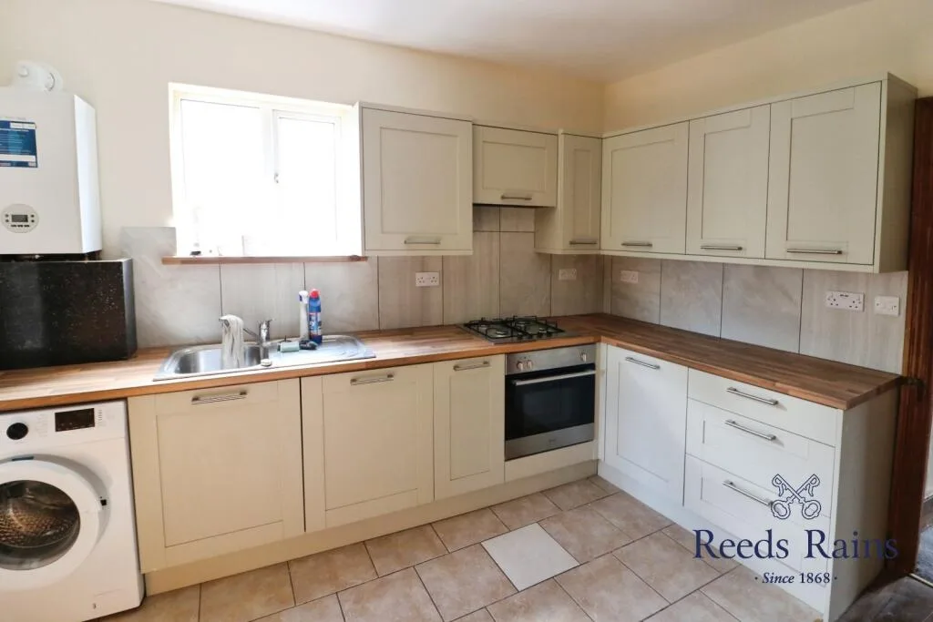 2 bedroom maisonette for rent
