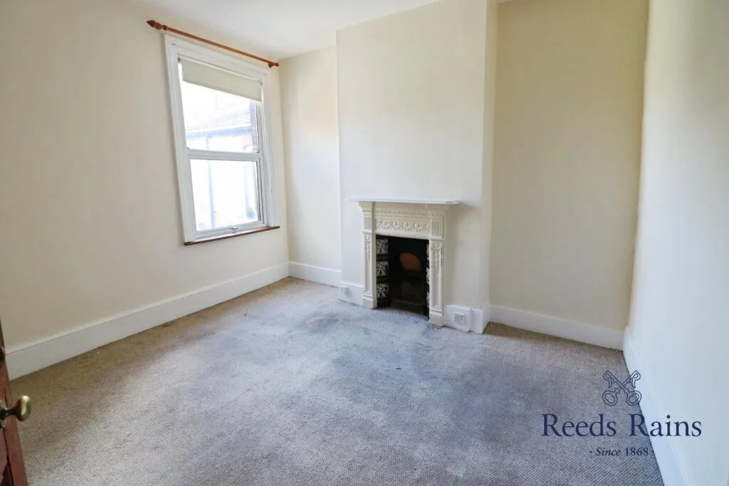 2 bedroom maisonette for rent