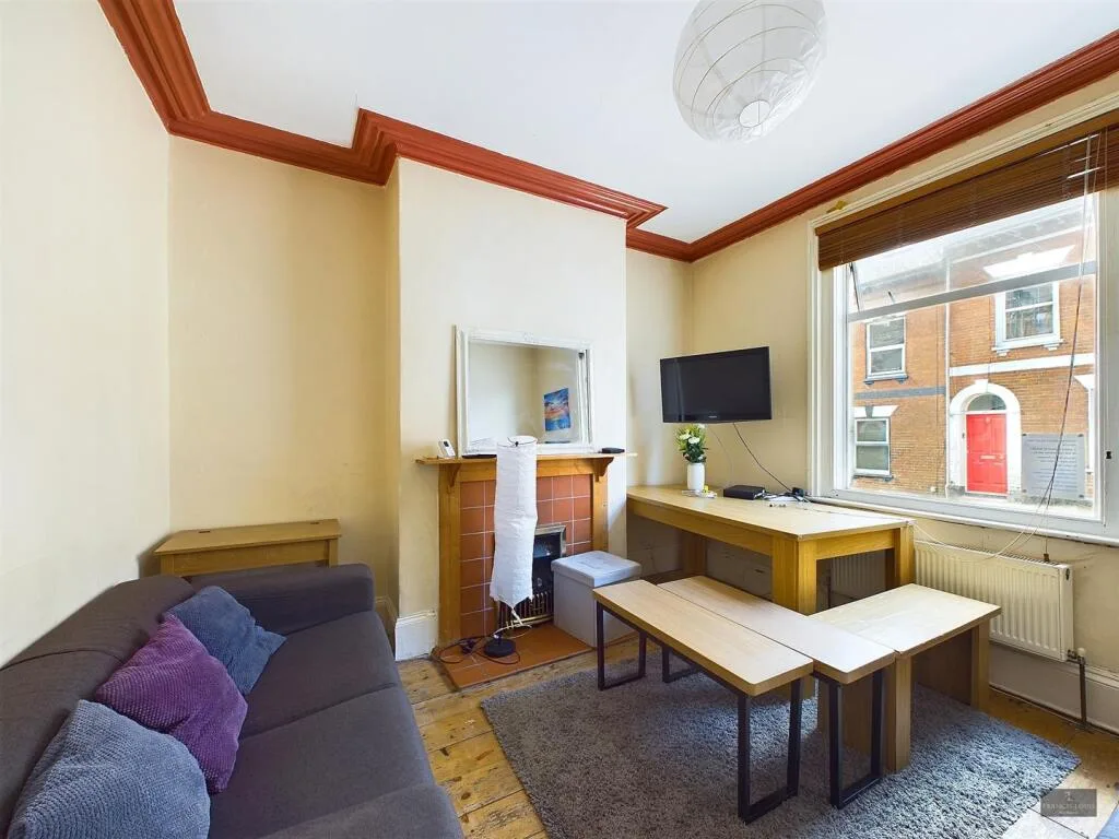 5 bedroom house for rent
