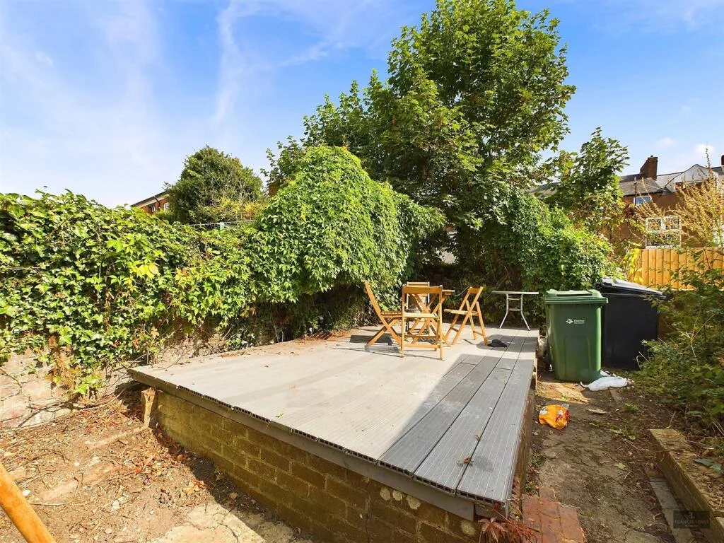 5 bedroom house for rent