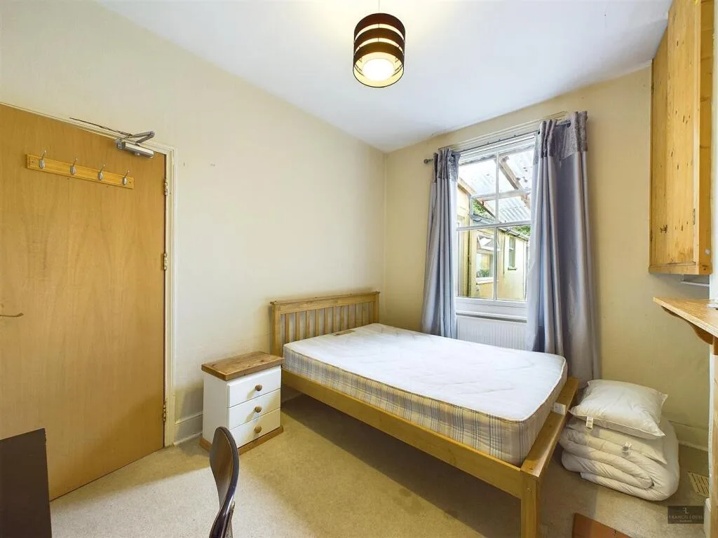 5 bedroom house for rent