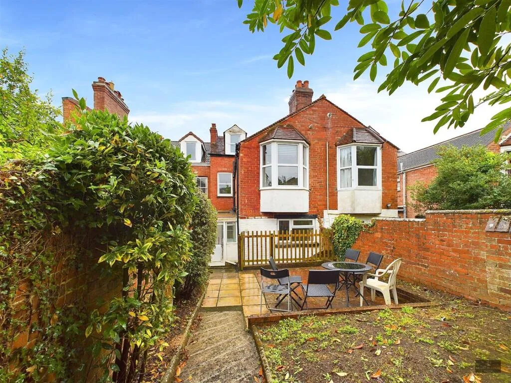 7 bedroom house for rent