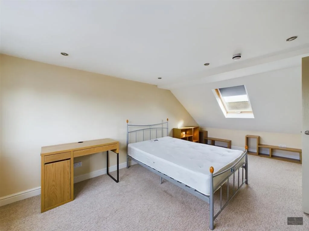 4 bedroom end of terrace house for rent