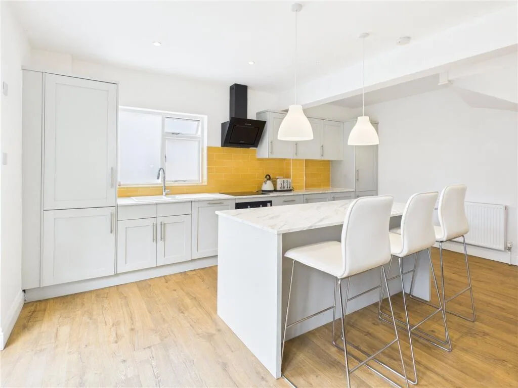 2 bedroom semi-detached house for rent