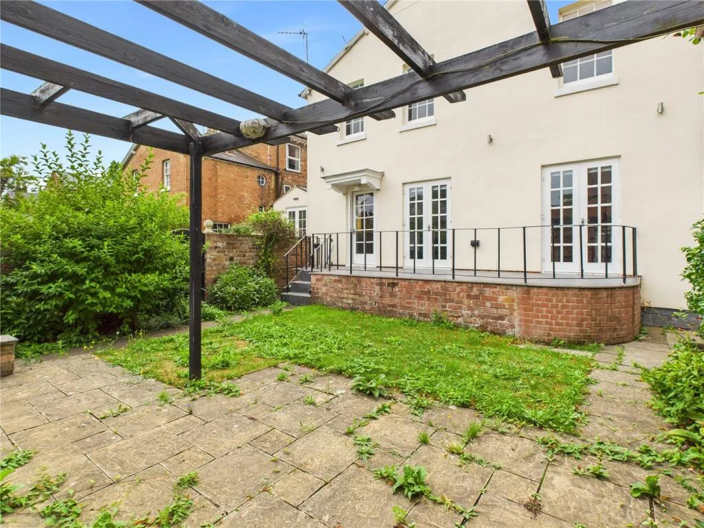 2 bedroom semi-detached house for rent